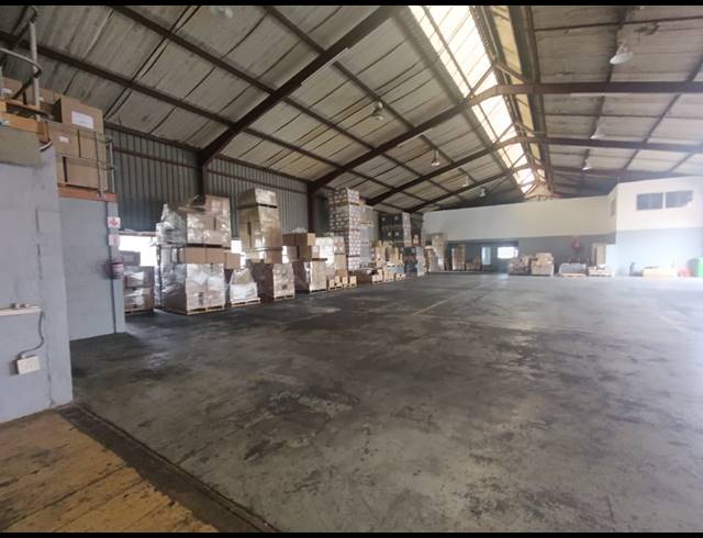 1,100M² WAREHOUSE TO LET IN MAXMEAD